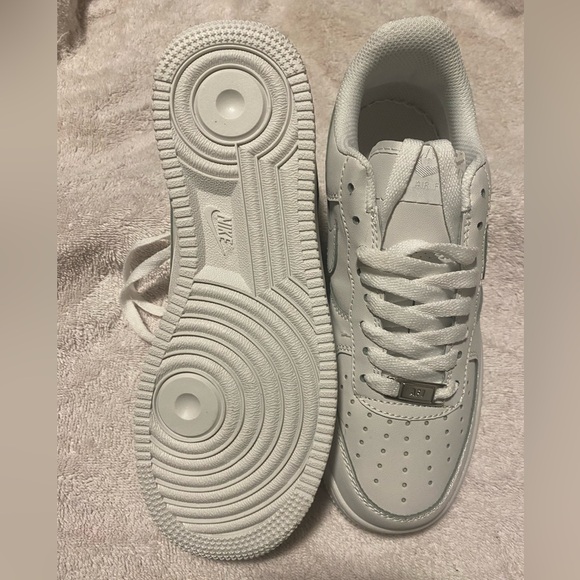 Nike size 7 - Picture 3 of 3